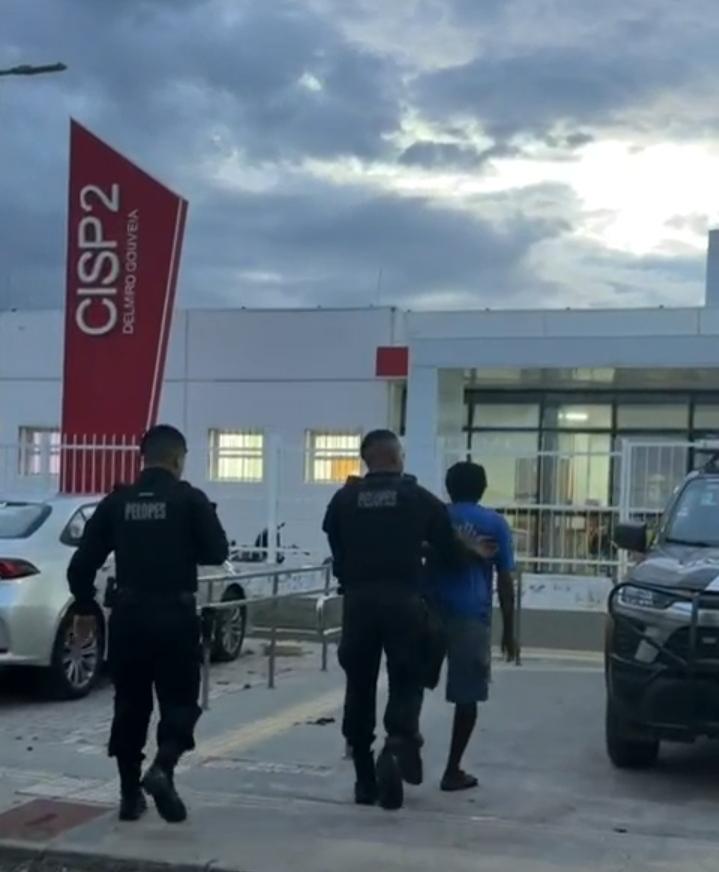 HOMICIDA FORAGIDO DA JUSTIÇA É PRESO PELA POLÍCIA MILITAR NO BAIRRO PONTO CHIC 