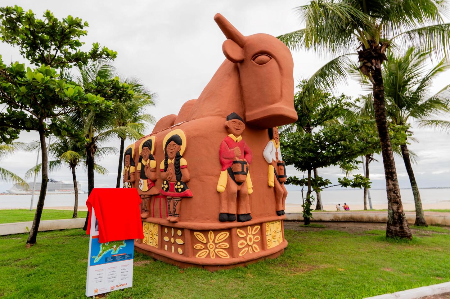 Escultura O Boi é reinaugurada em Jaraguá após ato de vandalismo