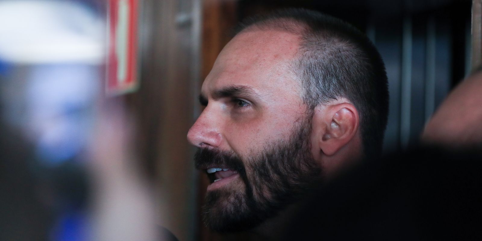 Ministro Mendonça pede vista e suspende julgamento contra Eduardo Bolsonaro