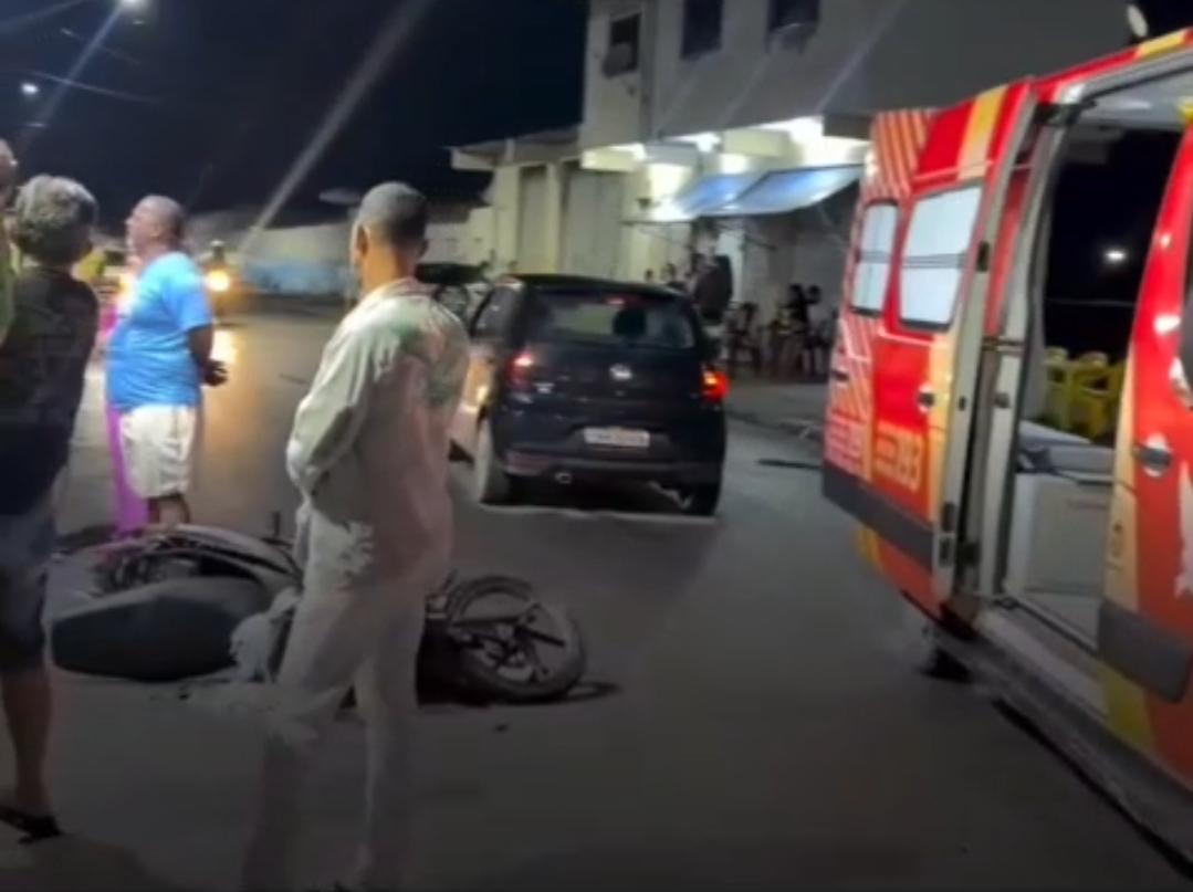 Colisão entre carro e moto deixa mulher ferida no bairro Eldorado, em Delmiro Gouveia