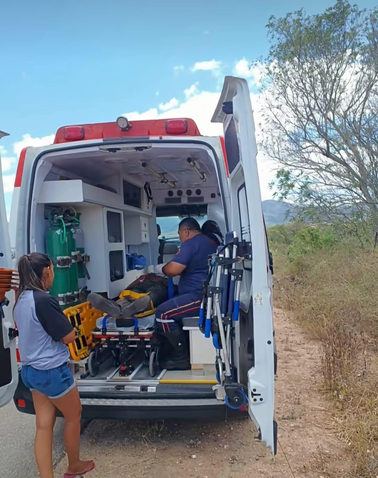 Estrangeiro que mora em Paulo Afonso se acidenta de moto na zona rural de Água Branca