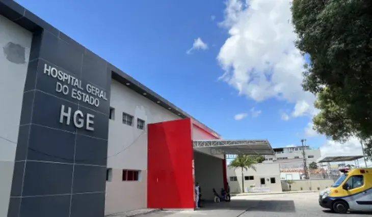 Três pessoas ficaram feridas após um homem invadir a residência de sua ex-companheira 