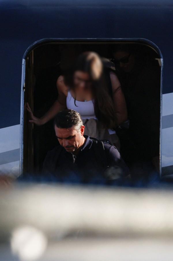 Após descumprir ordem do STF, Flávio Bolsonaro deixa o Brasil e desembarca nos Estados Unidos