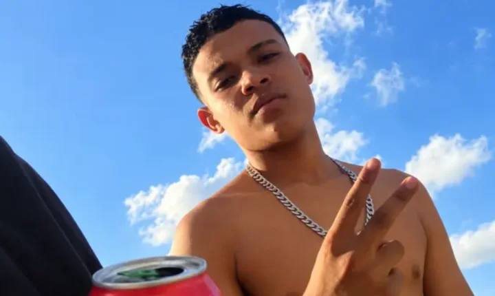 Adolescente de 17 anos é morto a tiros dentro de casa no bairro Santa Amélia