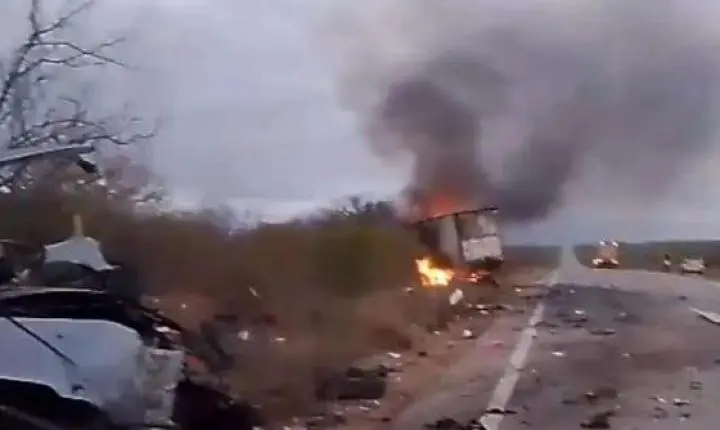 Tragédia no Sertão: Colisão entre van da saúde e caminhão deixa sete mortos na PE-360