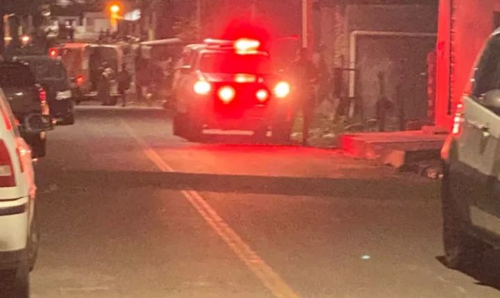 Um desentendimento durante uma bebedeira terminou com um homem esfaqueado na noite desta terça-feira (15)